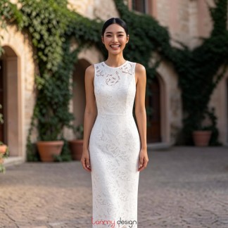 Long sleeveless lace dress with white lining